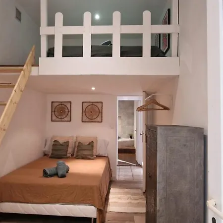 Sunset Atypical With Air Conditioning