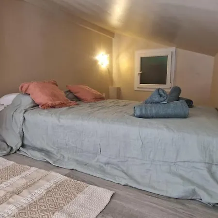 Sunset Atypical With Air Conditioning *